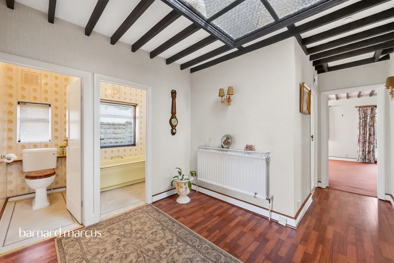 Walsingham Gardens, Epsom, KT19, photo 12