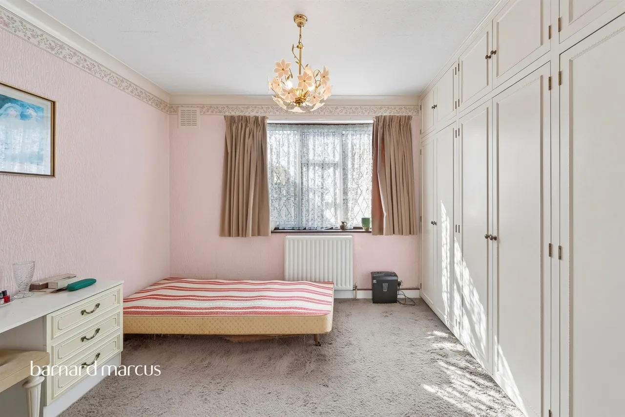 Walsingham Gardens, Epsom, KT19, photo 6