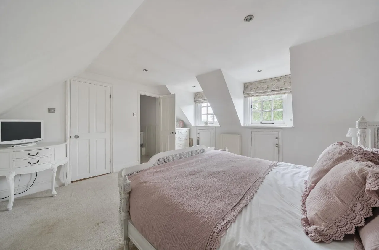 Beautifully Presented Detached Home, Offham, photo 16