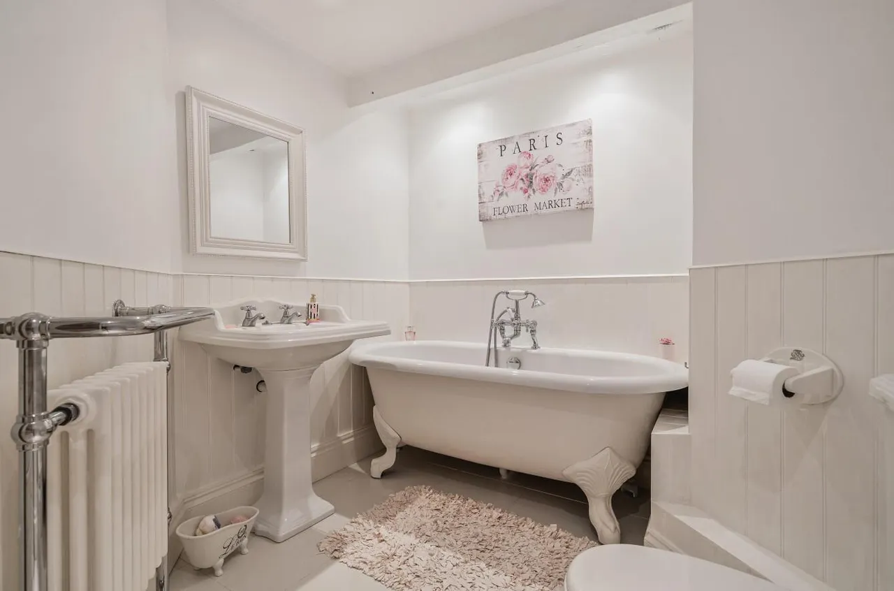 Beautifully Presented Detached Home, Offham, photo 17