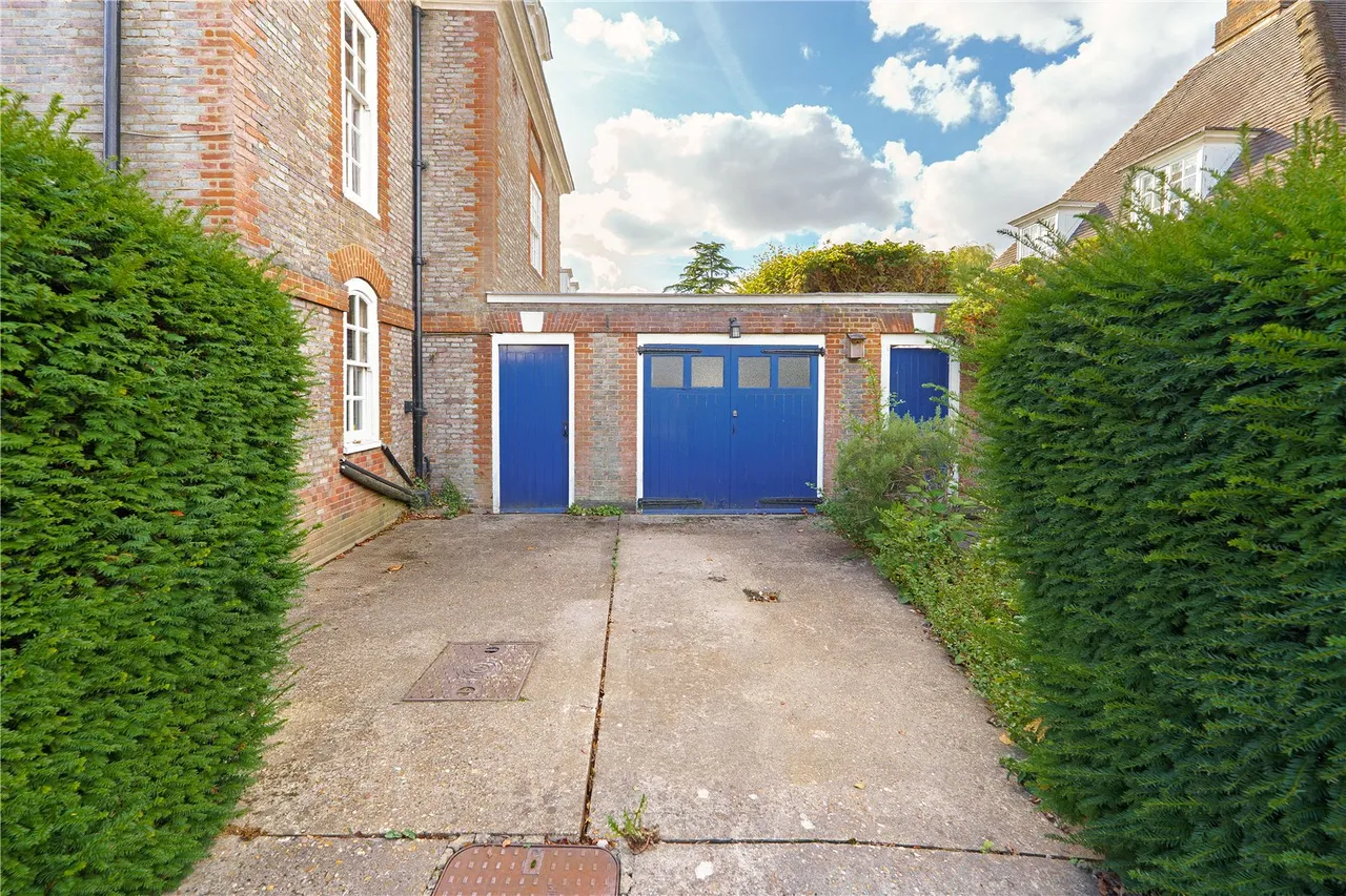 North Square, Hampstead Garden Suburb, NW11, photo 11