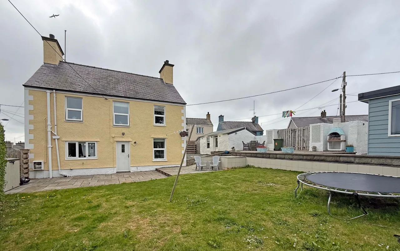 Bryngwynt Street, Amlwch Port, photo 3