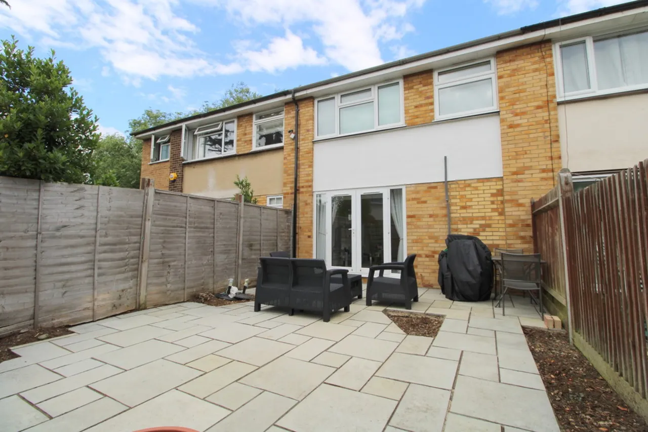 Pigeon Lane, Hampton, photo 13