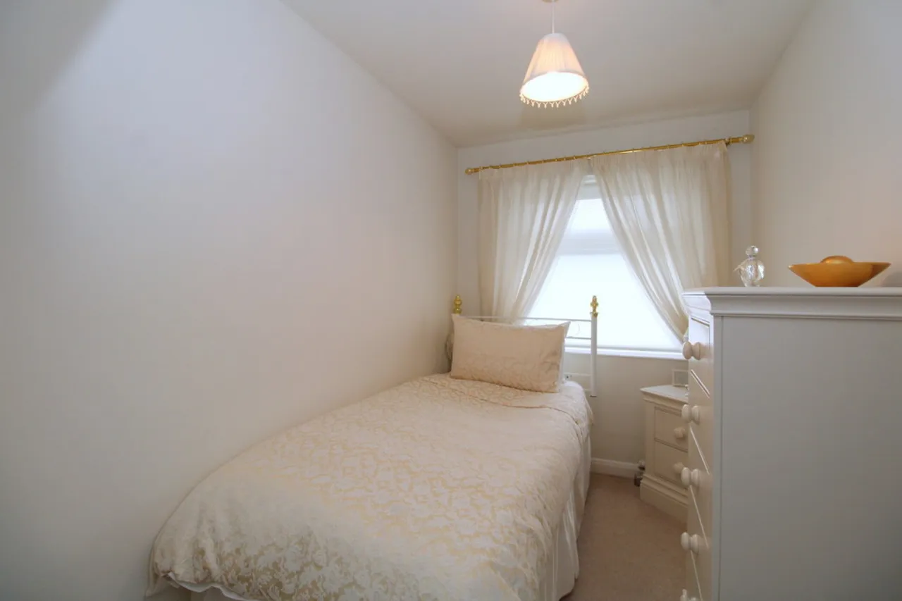Pigeon Lane, Hampton, photo 11
