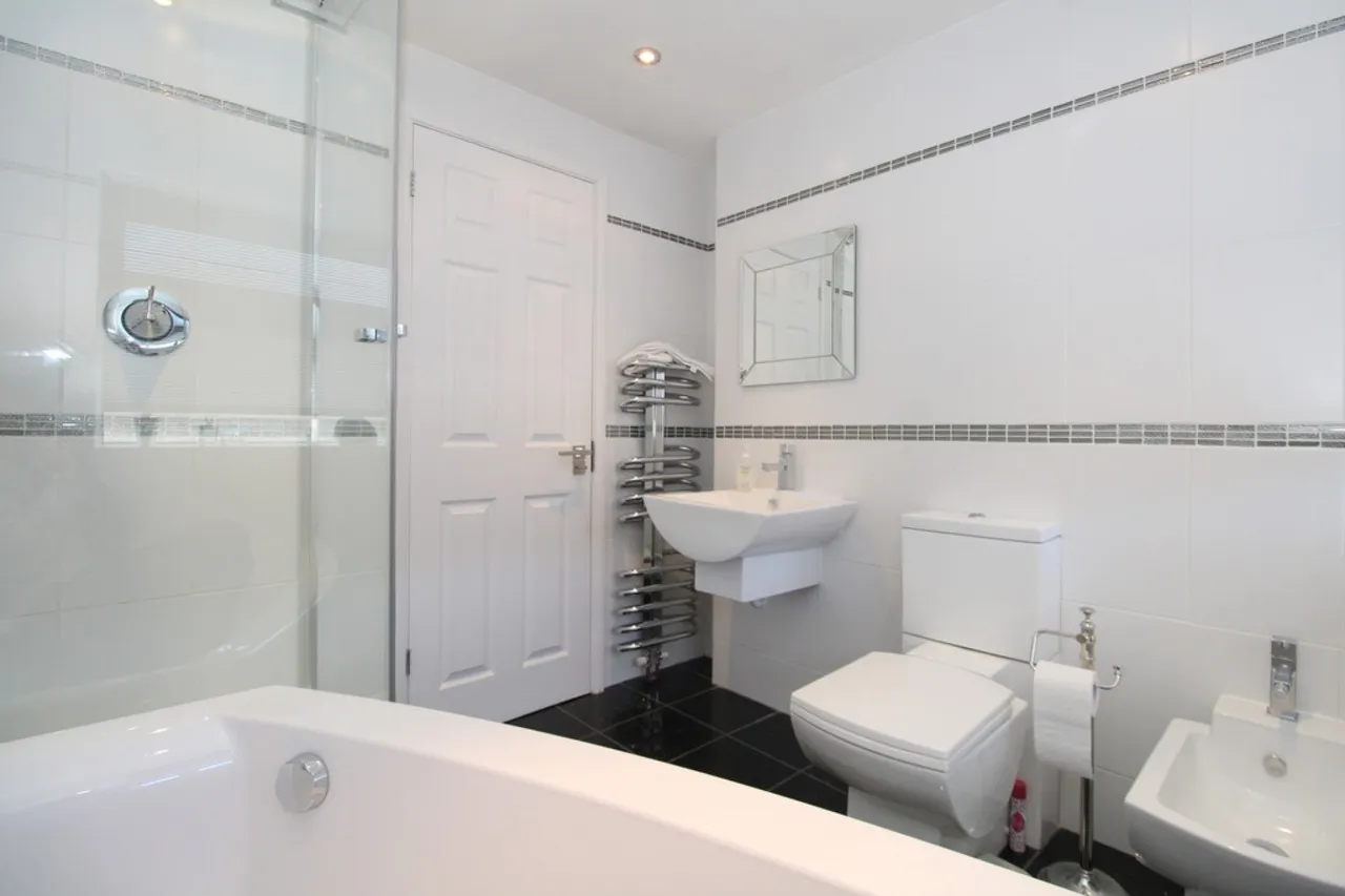 Pigeon Lane, Hampton, photo 9