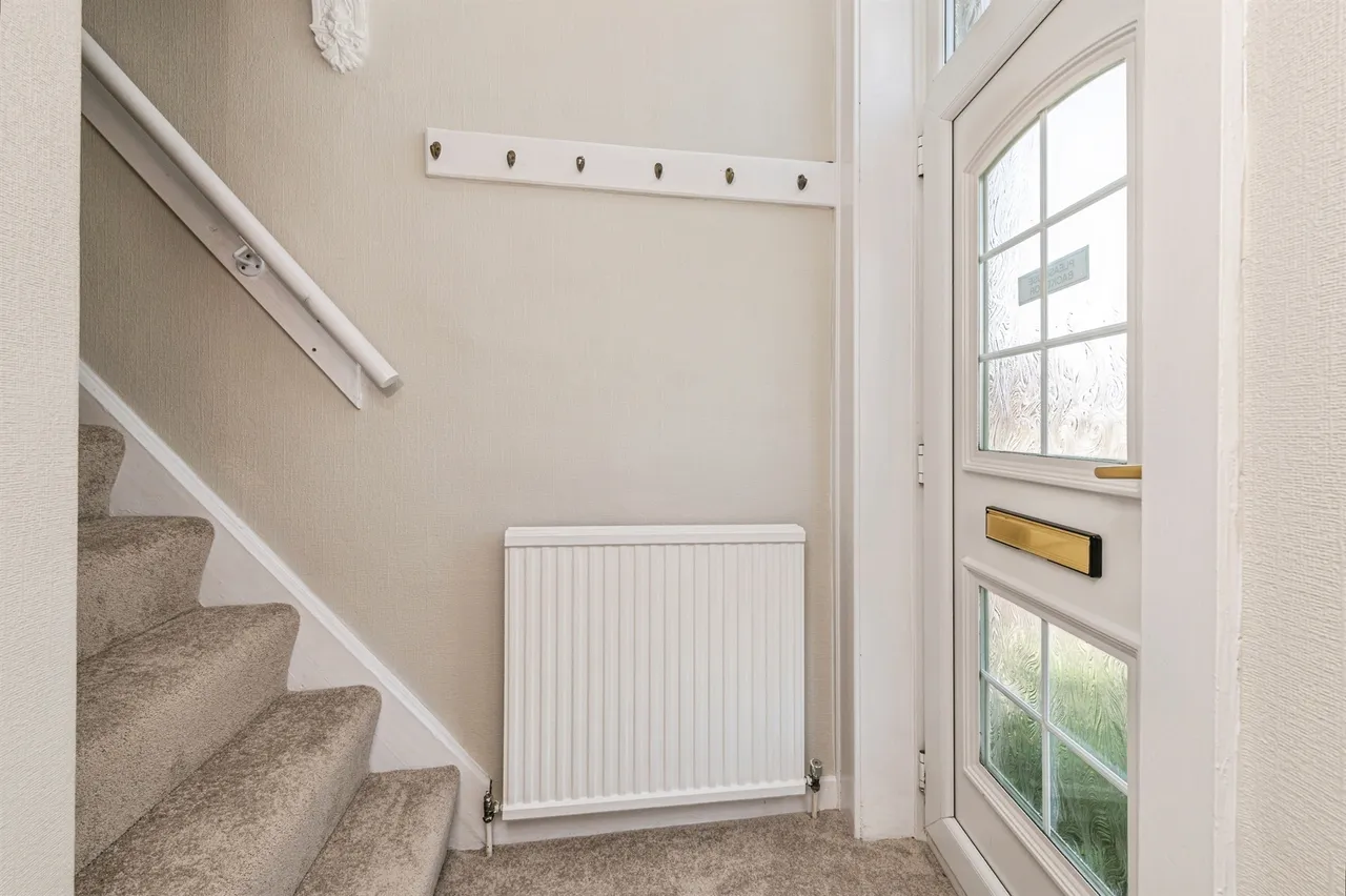 Kirkgate, Hanging Heaton, BATLEY, photo 5