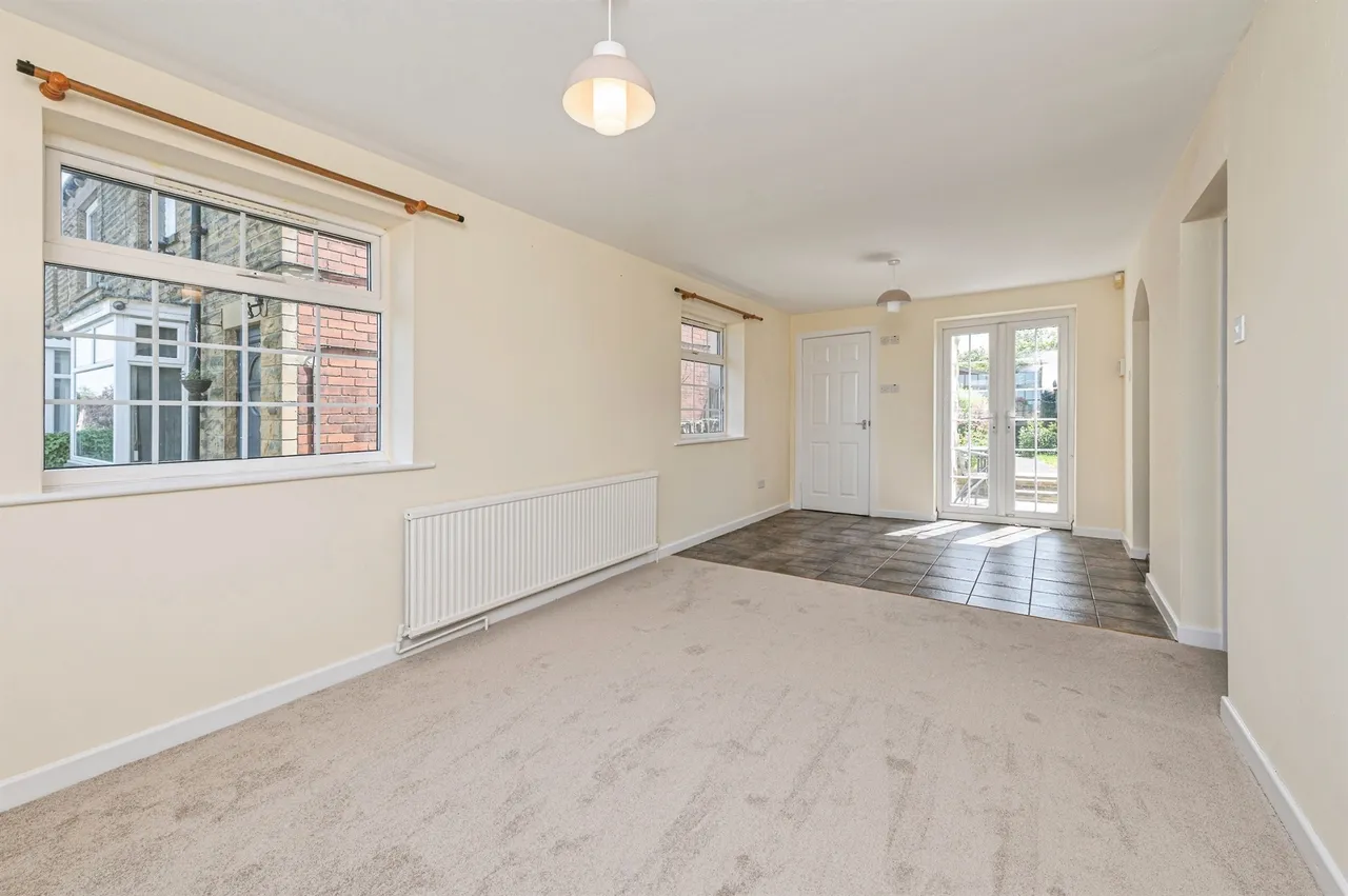 Kirkgate, Hanging Heaton, BATLEY, photo 6