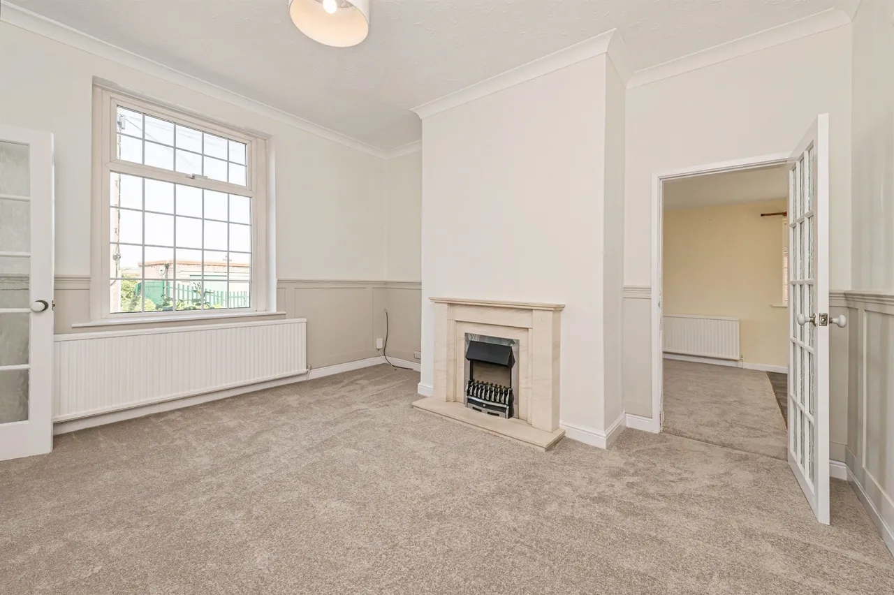 Kirkgate, Hanging Heaton, BATLEY, photo 2