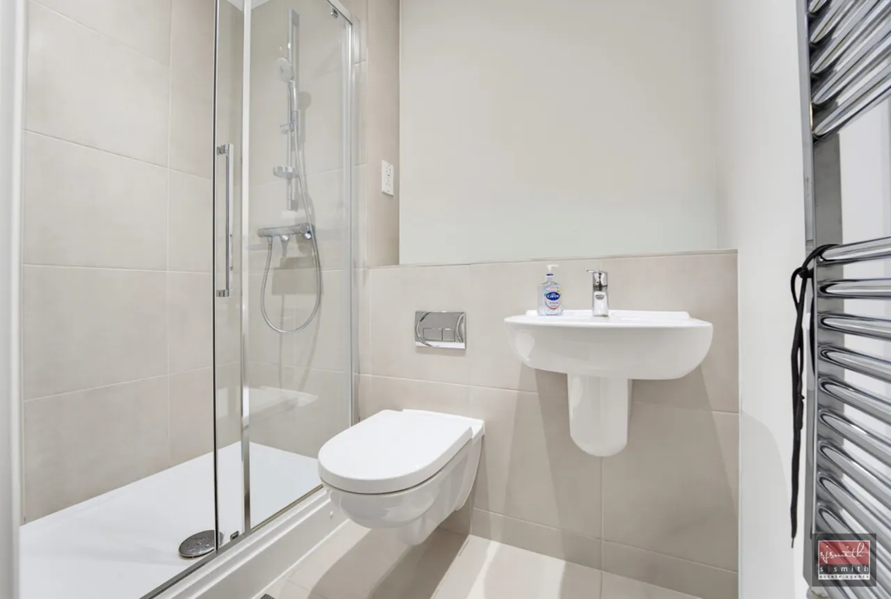 Laburnum Way, Staines-upon-Thames, TW19, photo 7