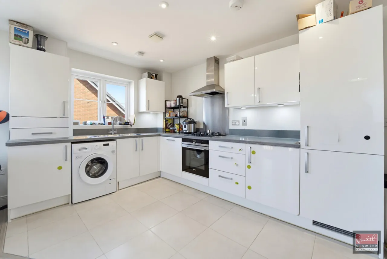 Laburnum Way, Staines-upon-Thames, TW19, photo 4