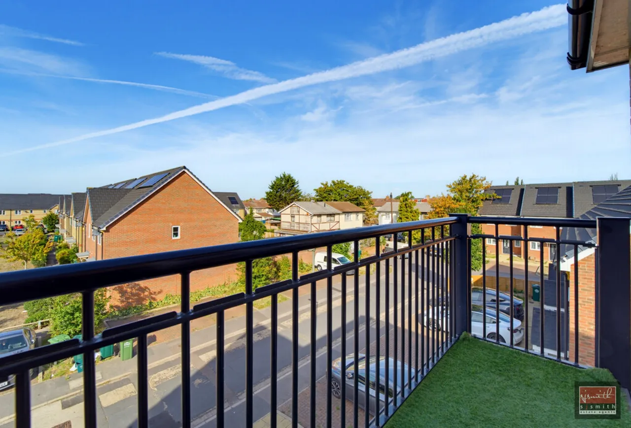 Laburnum Way, Staines-upon-Thames, TW19, photo 12