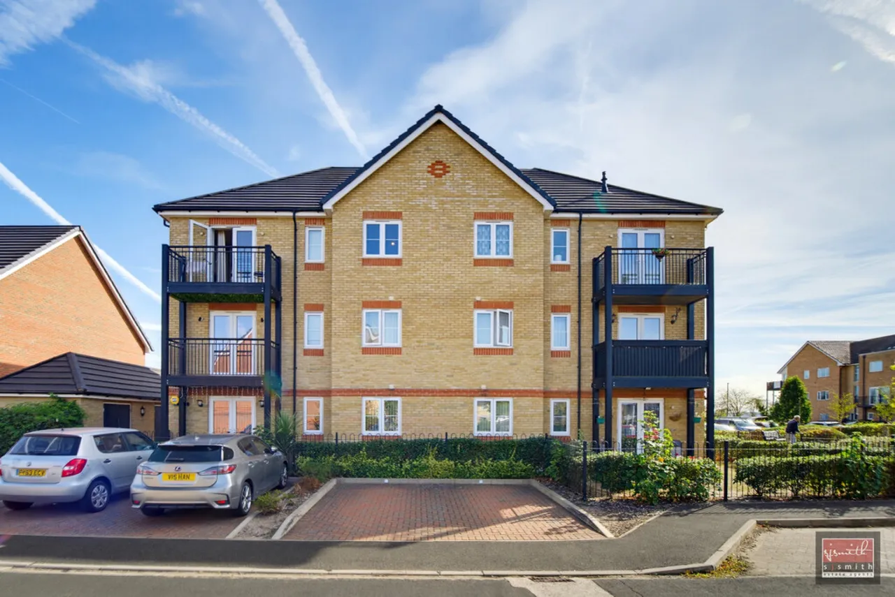 2 bed flat for sale, Laburnum Way, Staines-upon-Thames, TW19