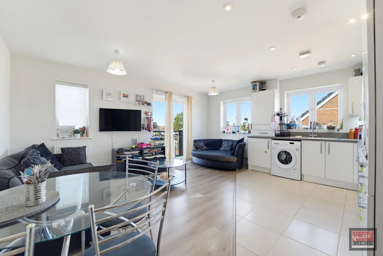 Laburnum Way, Staines-upon-Thames, TW19, photo 2