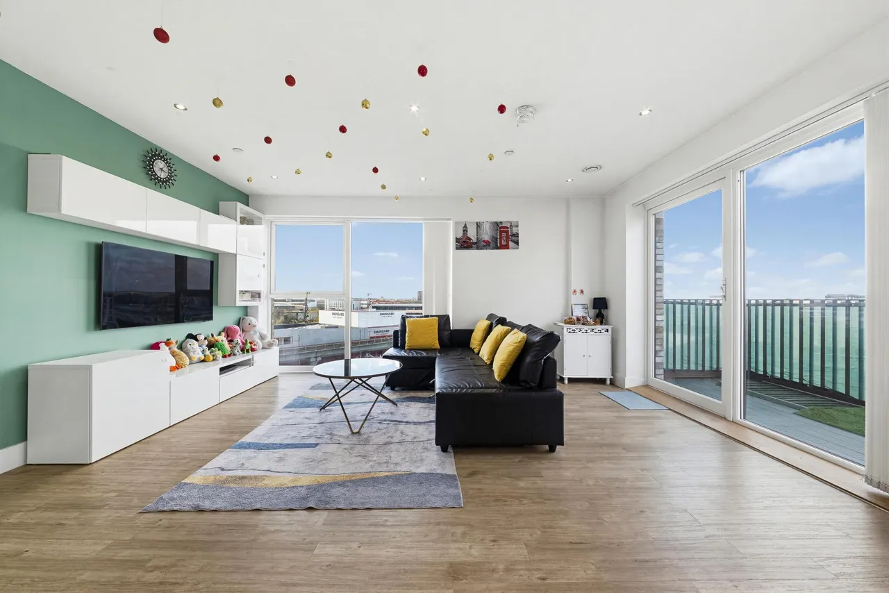 3 bed flat for sale, Wray Avenue, London, E16