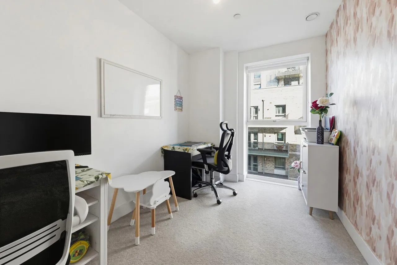 Wray Avenue, London, E16, photo 8