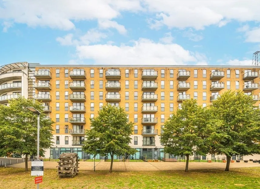 2 bed flat to rent, Durnsford Road, Wimbledon, SW19