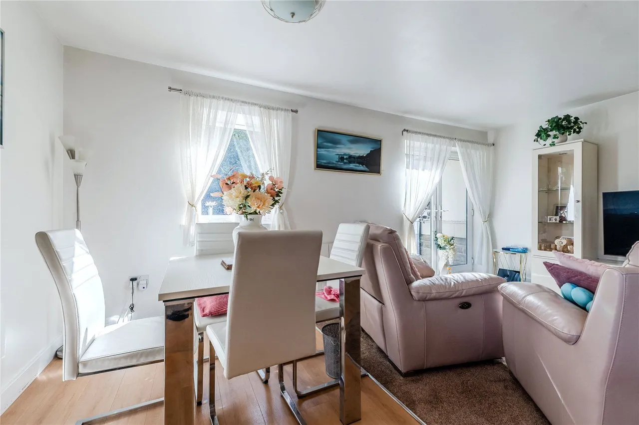 Thwaite Court, Cornmill View, LS18, photo 4