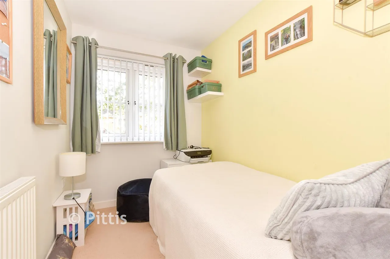 Snowberry Road, Newport, PO30, photo 9
