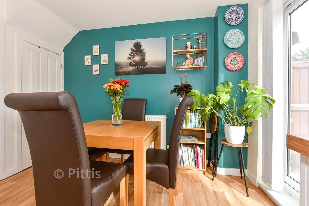Snowberry Road, Newport, PO30, photo 3