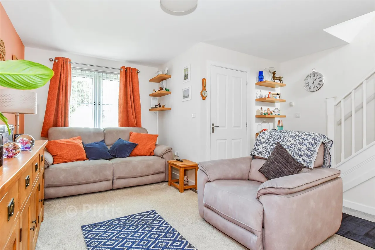 Snowberry Road, Newport, PO30, photo 2