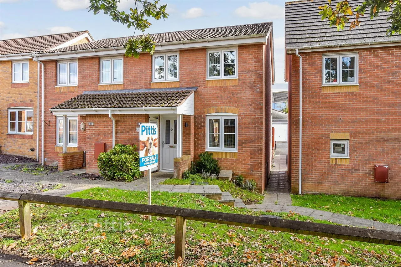 3 bed house for sale, Snowberry Road, Newport, PO30