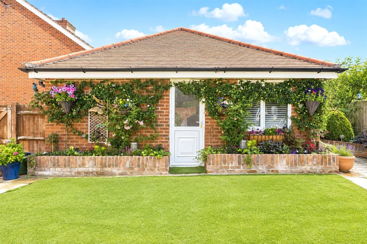 Athoke Croft, Hook, Hampshire, RG27 9UE, photo 21