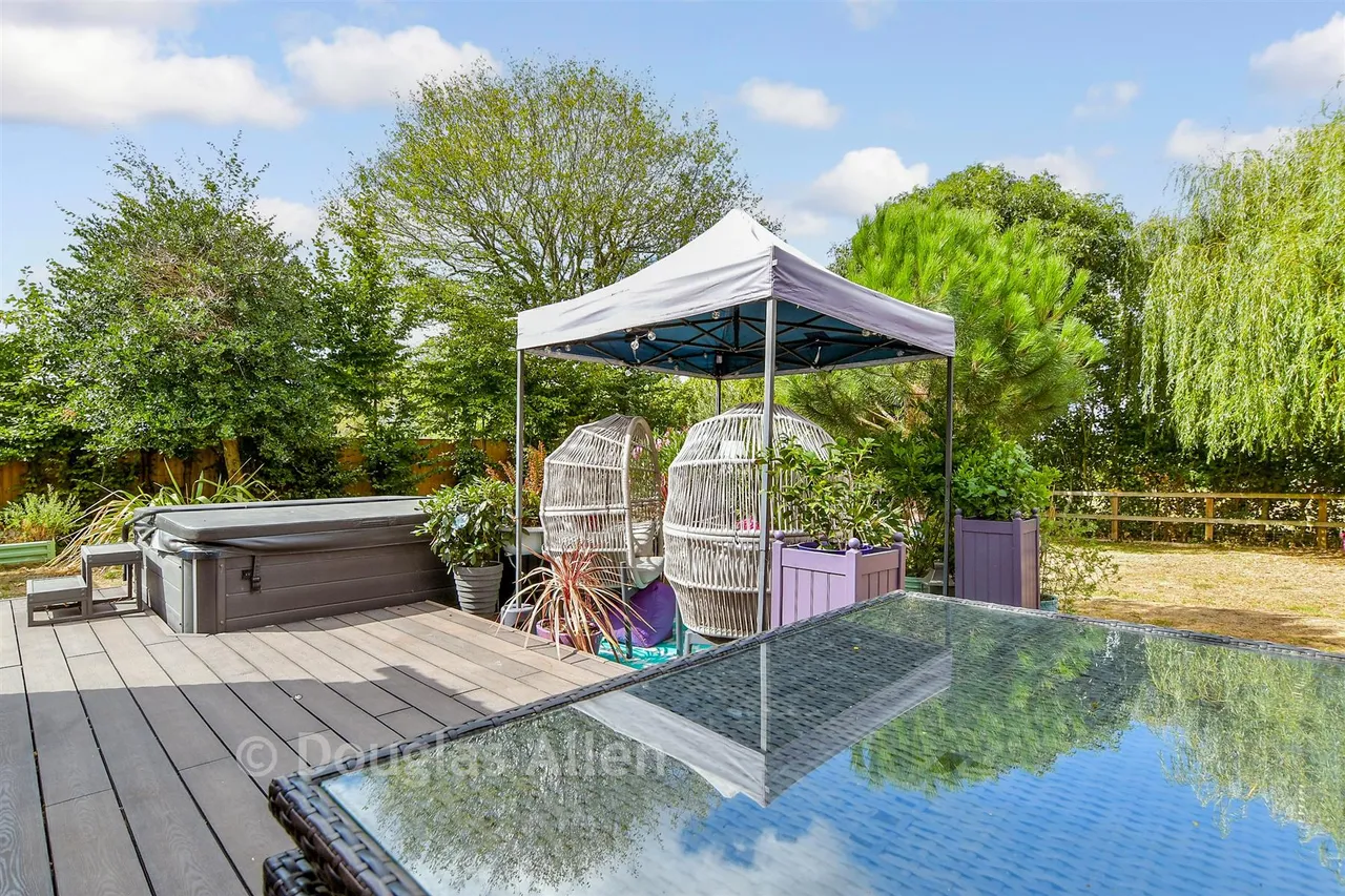 Bumbles Green, Nazeing, EN9, photo 15