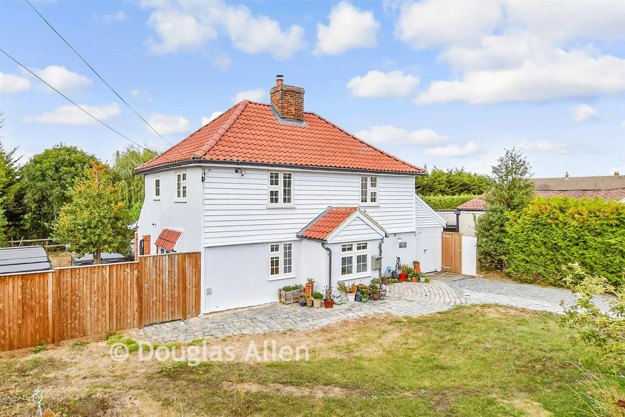 4 bed house for sale, Bumbles Green, Nazeing, EN9