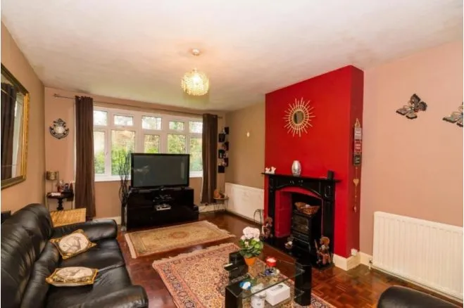 Watford Way, London, NW4, photo 2