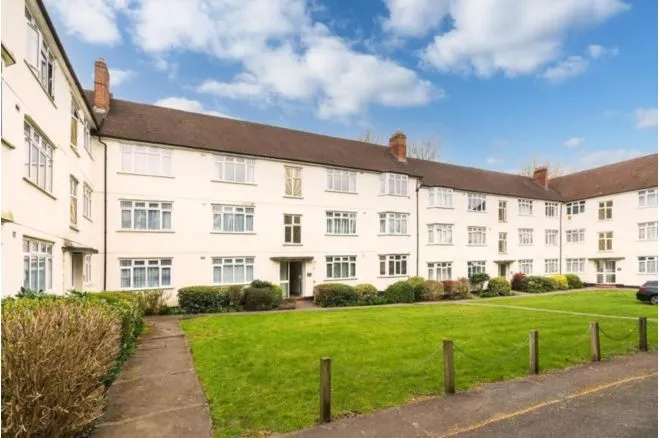 3 bed flat for sale, Watford Way, London, NW4