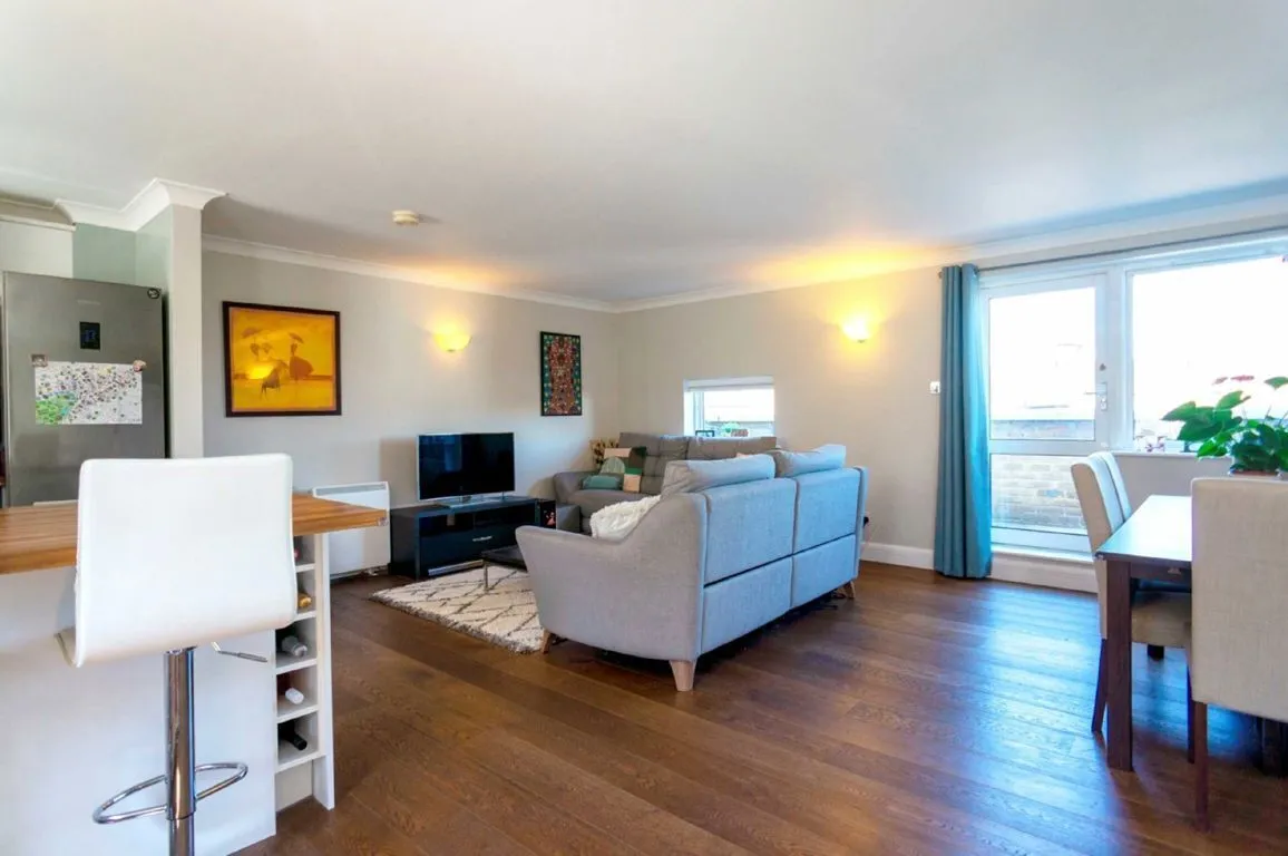 Clapham High Street, SW4, photo 4