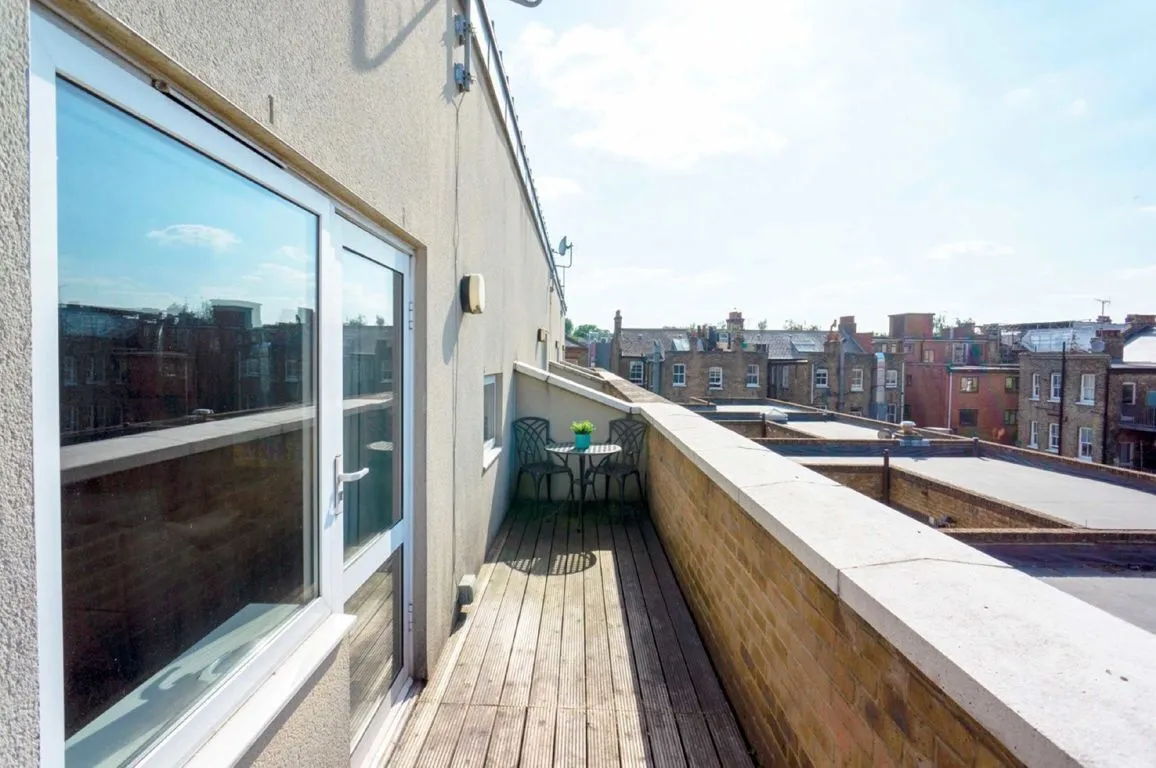 Clapham High Street, SW4, photo 5
