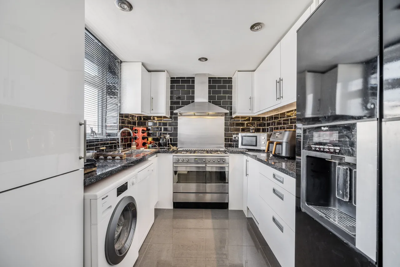 20 Lisle Court, Cricklewood Lane, London, photo 2