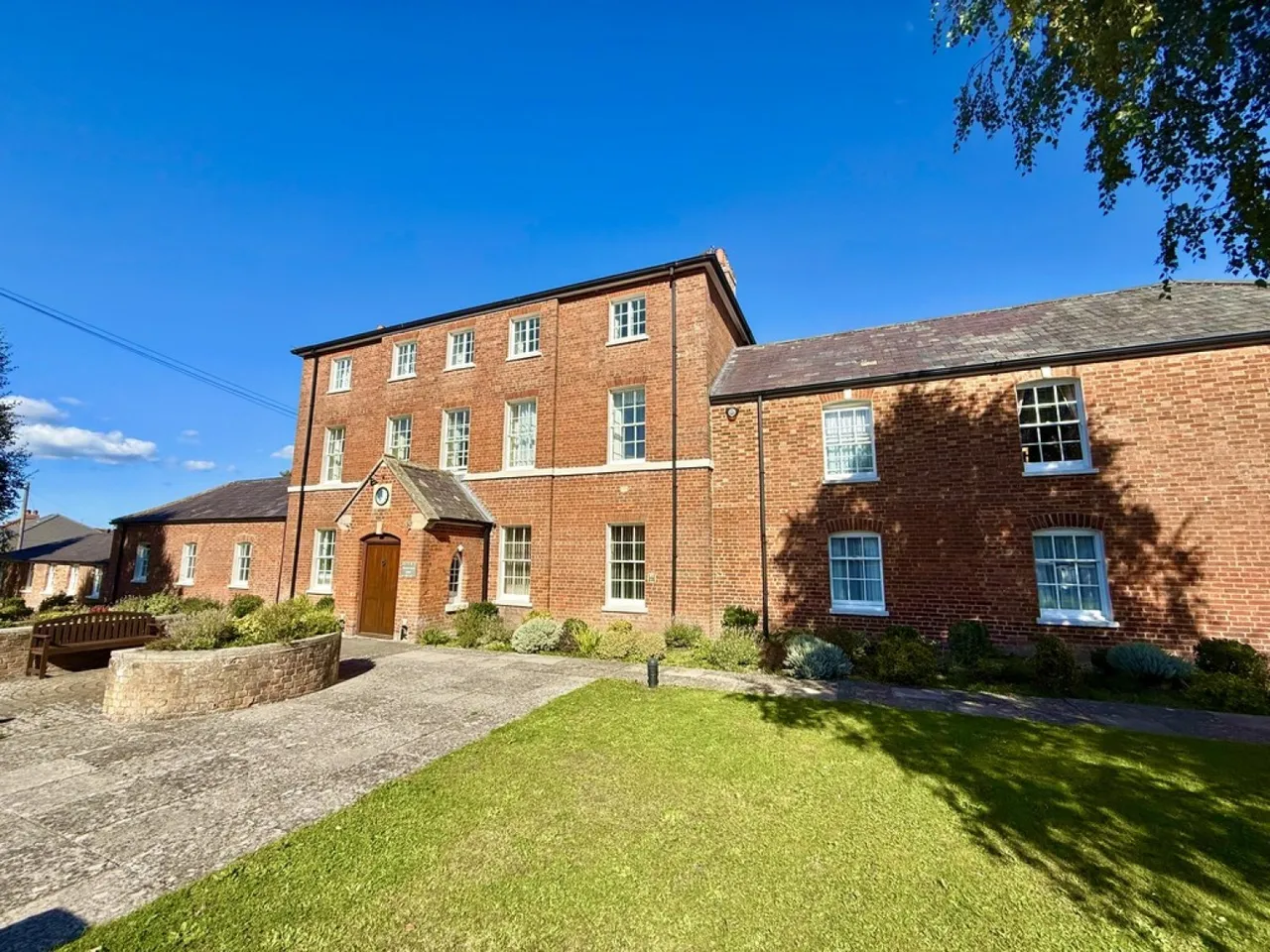 2 bed flat for sale — William House Court, Westbury