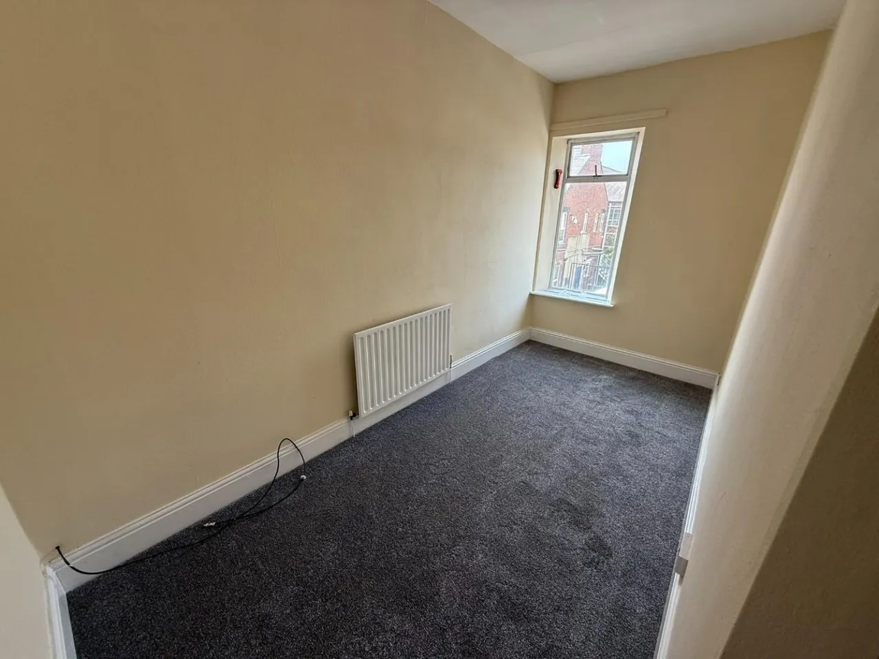 First Avenue, Royston, S71, photo 9