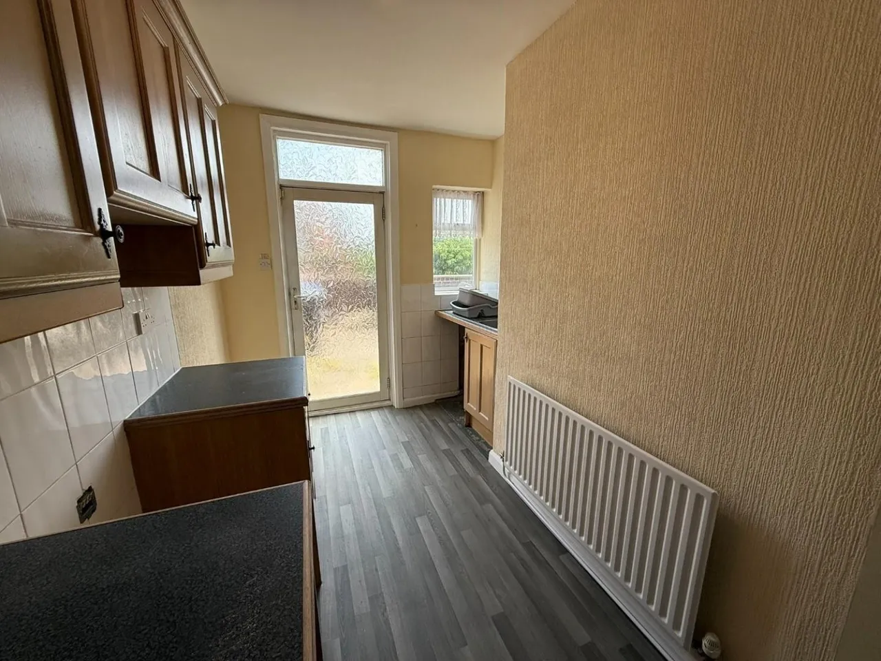 First Avenue, Royston, S71, photo 5