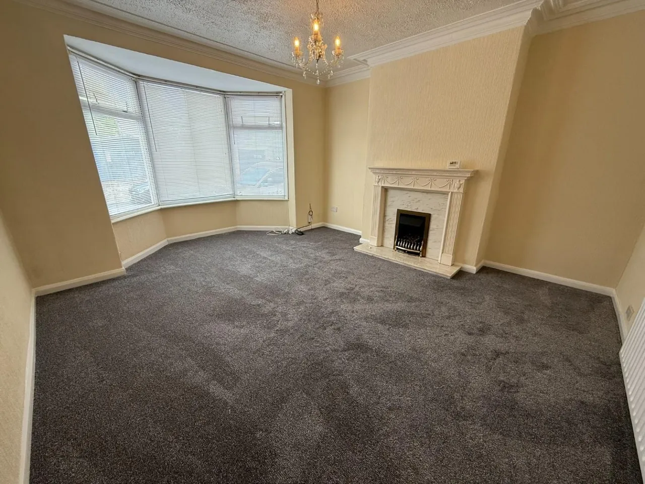 First Avenue, Royston, S71, photo 3