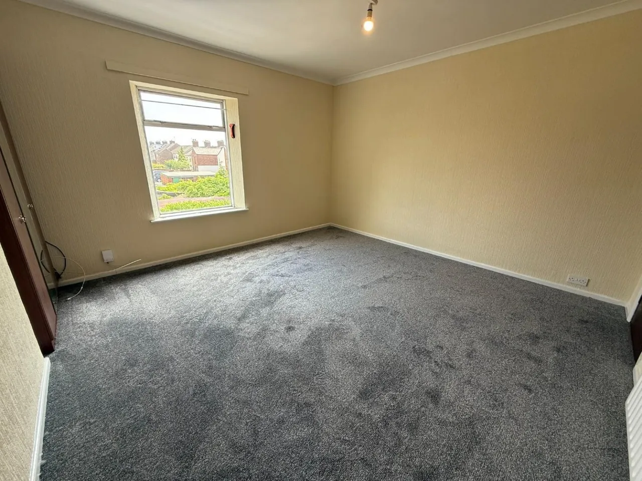 First Avenue, Royston, S71, photo 7