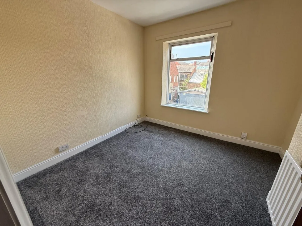 First Avenue, Royston, S71, photo 8