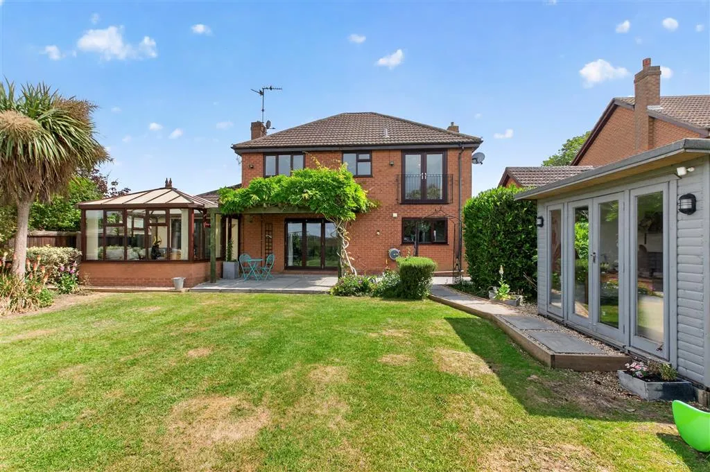 Tudor Place, Yaxley, PE7, photo 2