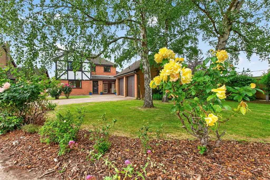 Tudor Place, Yaxley, PE7, photo 17
