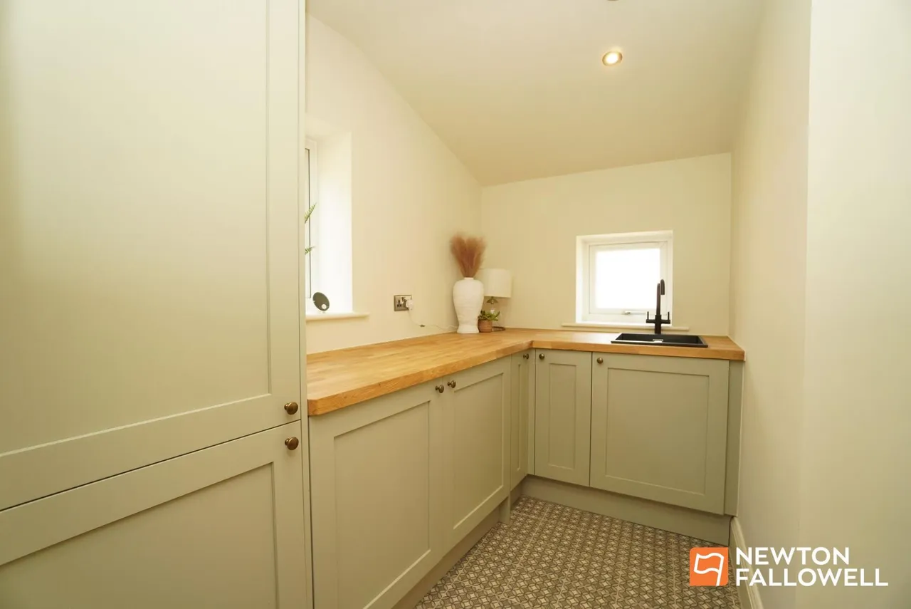 The Nook, East Leake, LE12, photo 13
