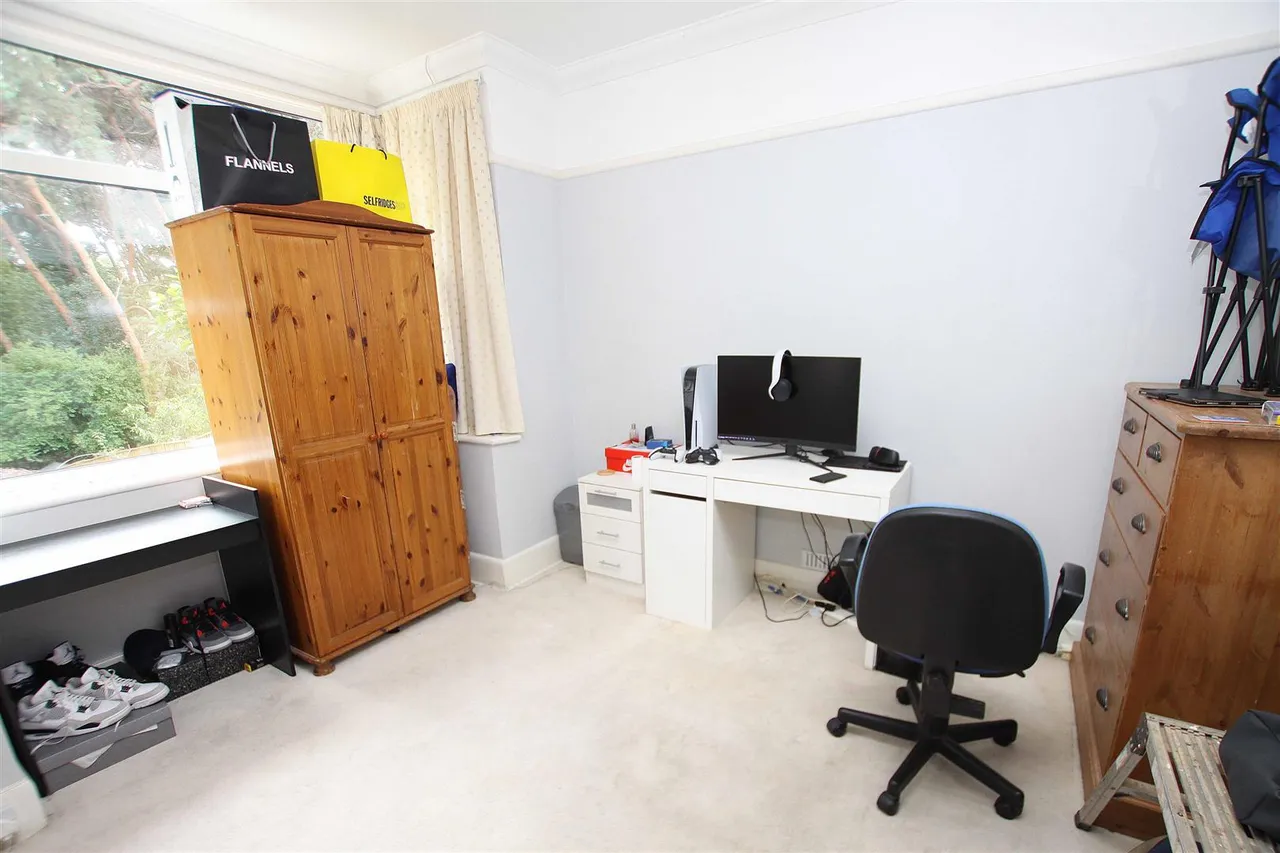 Pine Vale Crescent, Bournemouth, BH10, photo 9