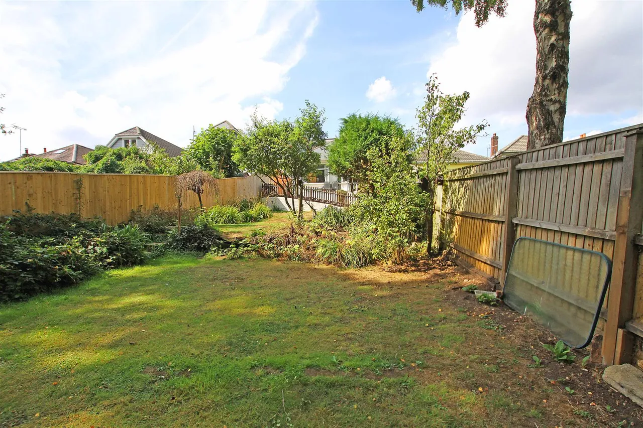 Pine Vale Crescent, Bournemouth, BH10, photo 14
