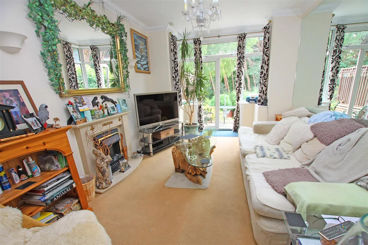 Pine Vale Crescent, Bournemouth, BH10, photo 2