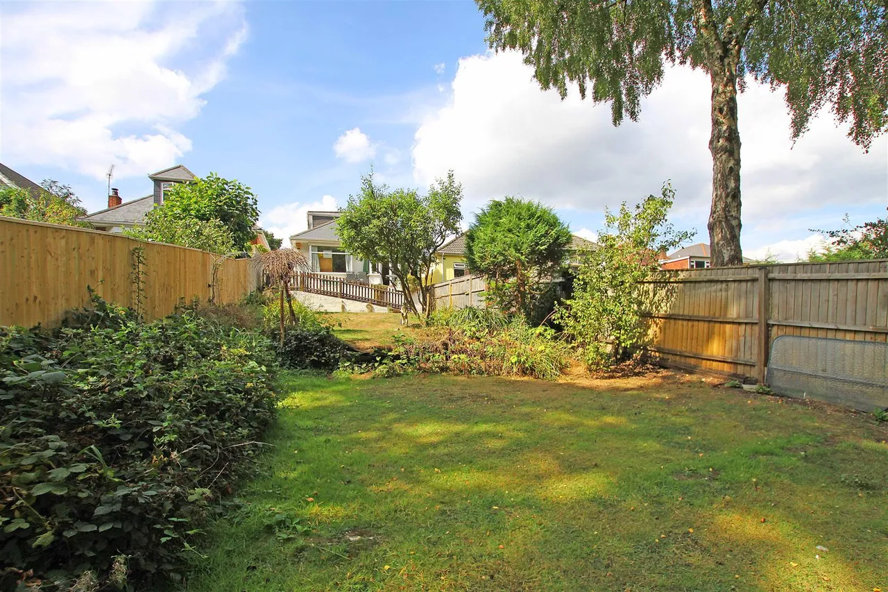 Pine Vale Crescent, Bournemouth, BH10, photo 15