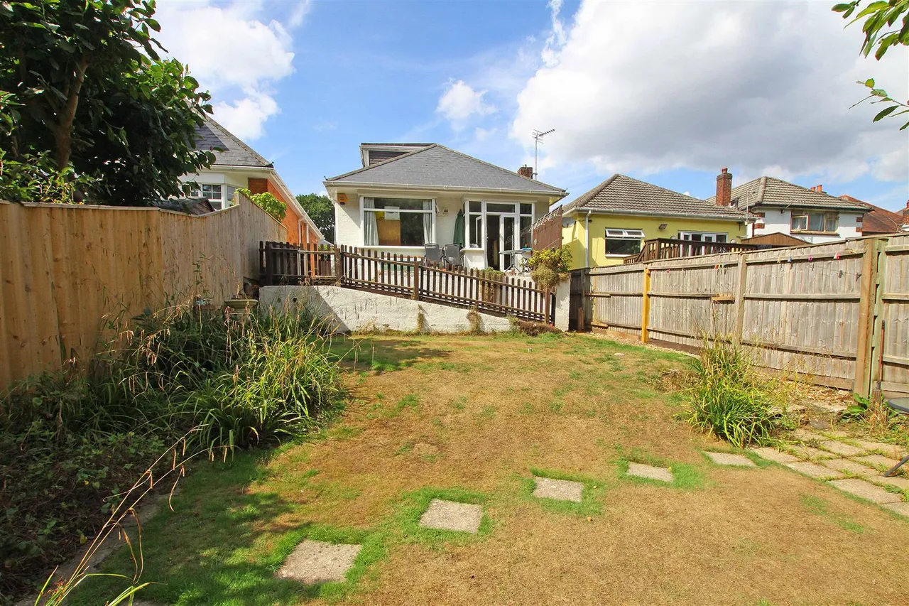 Pine Vale Crescent, Bournemouth, BH10, photo 12