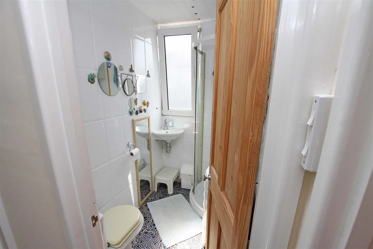 Pine Vale Crescent, Bournemouth, BH10, photo 11