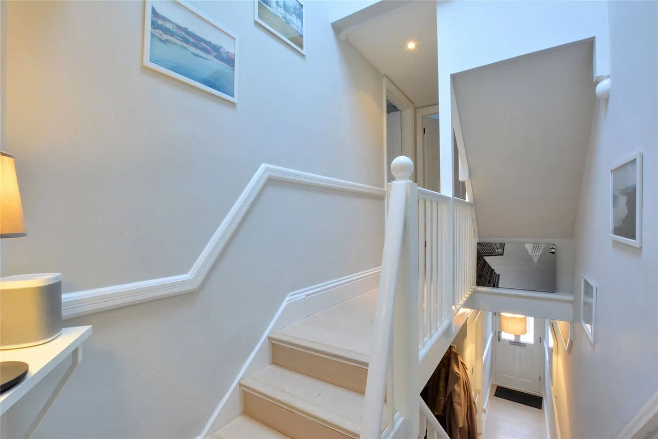 Plum Lane, London, SE18, photo 8