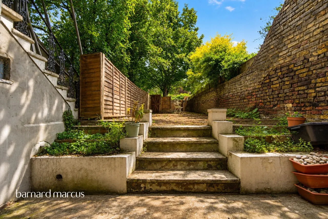 Acre Lane, London, photo 8